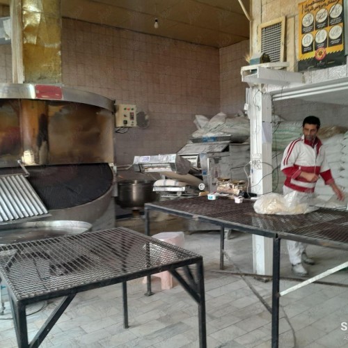 The Modern and the Classic Meet in a Traditional Bakery in Iran (+Video)